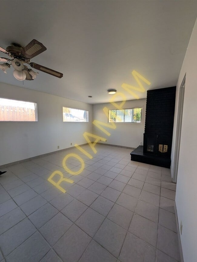 Building Photo - Spacious 4-Bedroom Home in Prime Twin Fall...