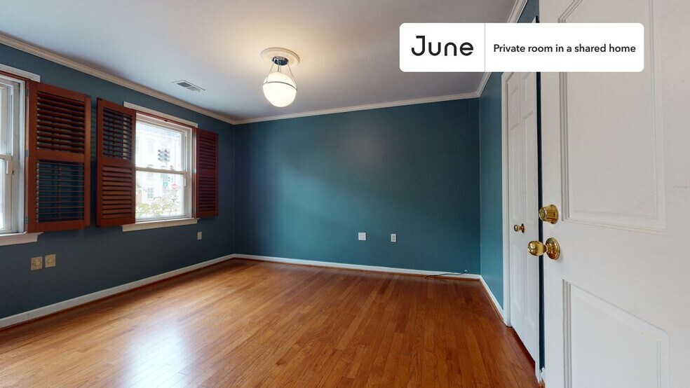 Building Photo - Room in Shared 7 bed/4 bath home in Southwest Waterfront