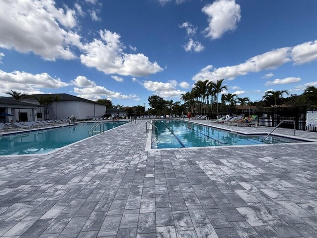 Building Photo - 5759 Phoenix Palm Ct