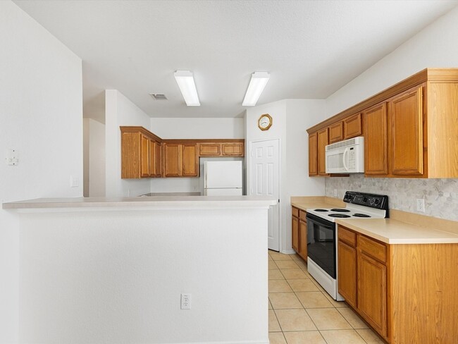 Building Photo - 548 Linacre Dr