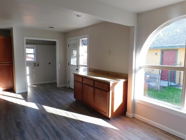 Building Photo - 1320 Green St