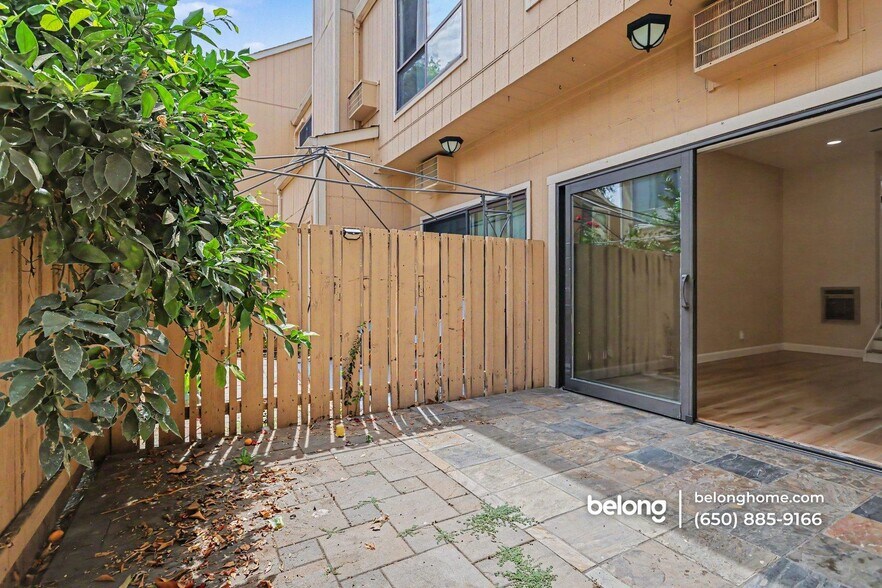 Building Photo - 9005 Alcosta Blvd