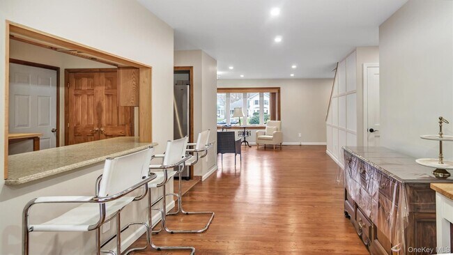 Building Photo - 120 Promenade Dr