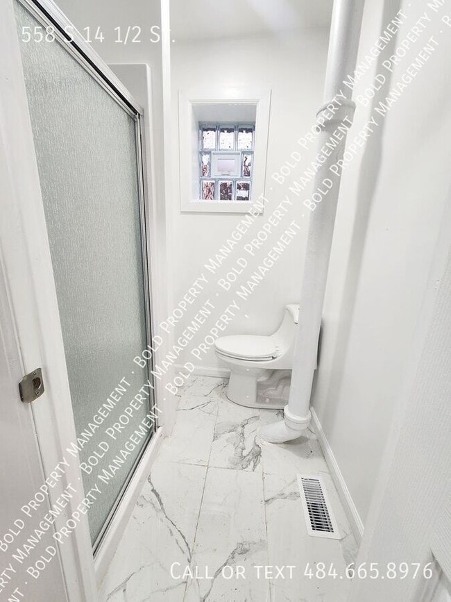Building Photo - 558 S 14 1/2 St