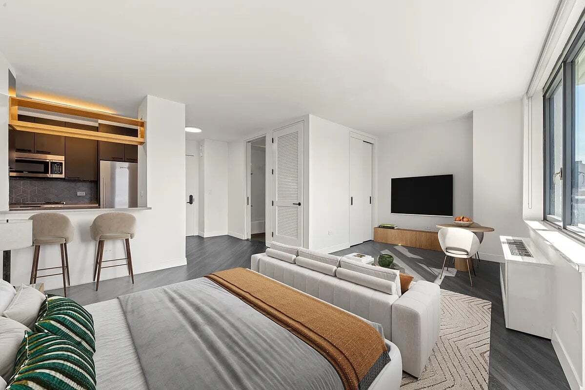 Building Photo - 250 E Houston St