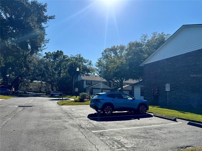 Building Photo - 5169 Lazy Oaks Dr