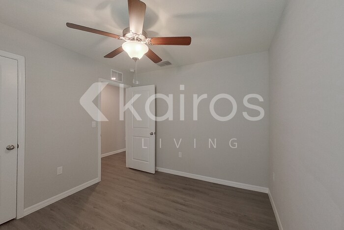 Building Photo - 8633 SW 43rd Ter