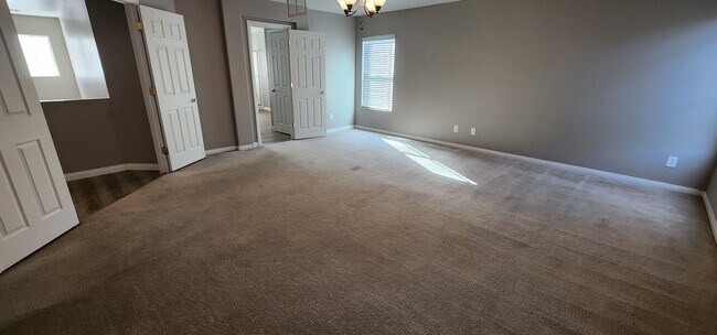 Building Photo - Lone Mountain Heights Luxury Living! 1st-m...