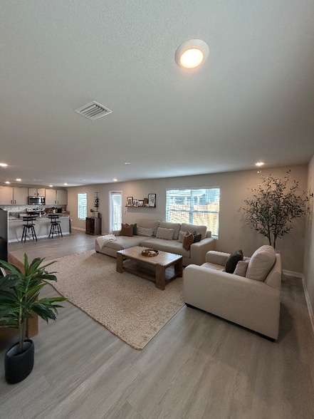 Building Photo - 24570 Broken Sound LP