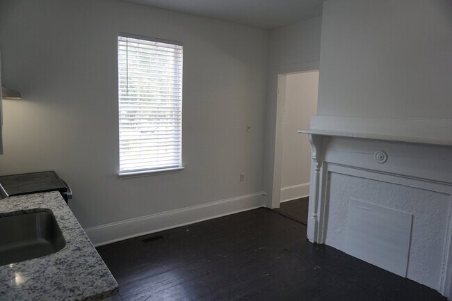 Building Photo - 923 N 5th Ave