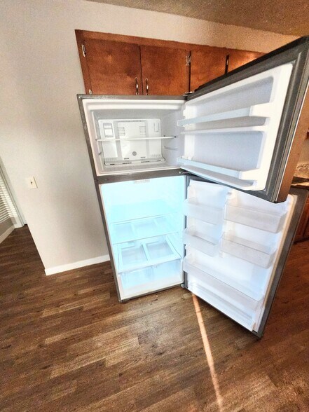 Building Photo - 5230 Beach Dr