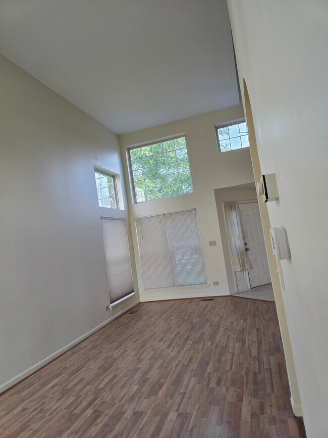 Building Photo - 2135 Feldott Ln