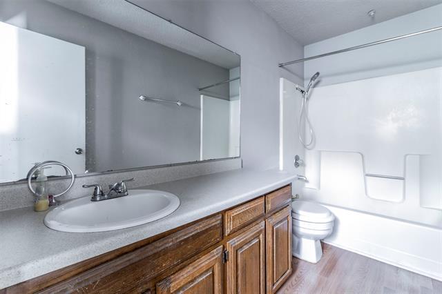 Building Photo - 201 S Las Vegas Trail