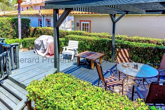 Building Photo - 3034 E Vista