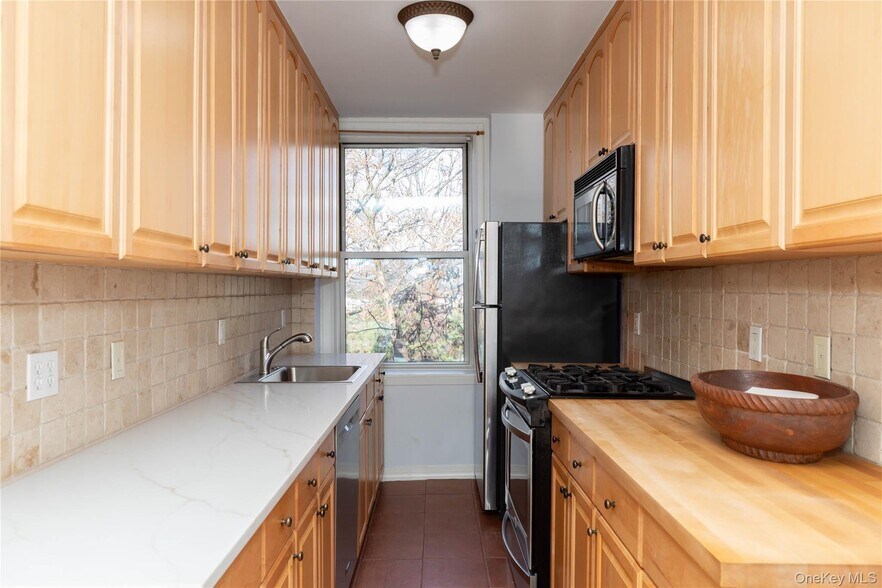 Building Photo - 64 Sagamore Rd