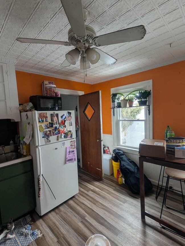 Building Photo - 318 27th St