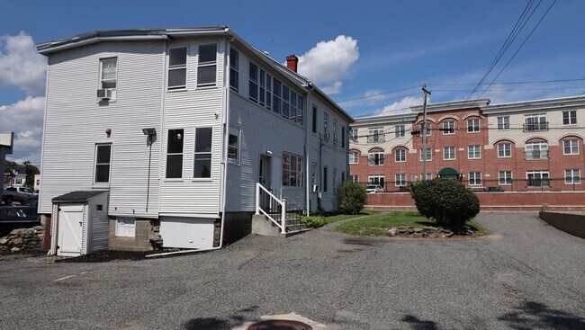 Building Photo - 17 Brigham St