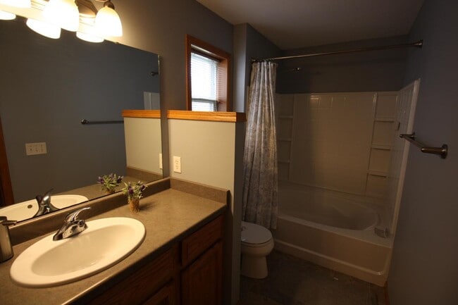 Building Photo - 801 Carina Ln