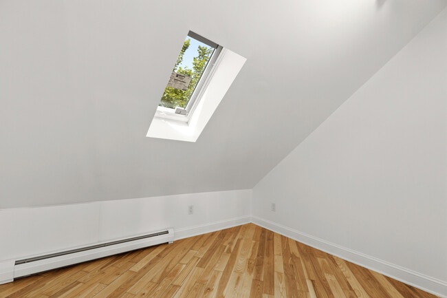 Building Photo - 481 Danforth St