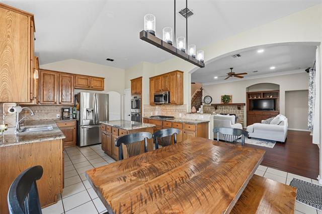 Building Photo - 2208 Cheshire Dr
