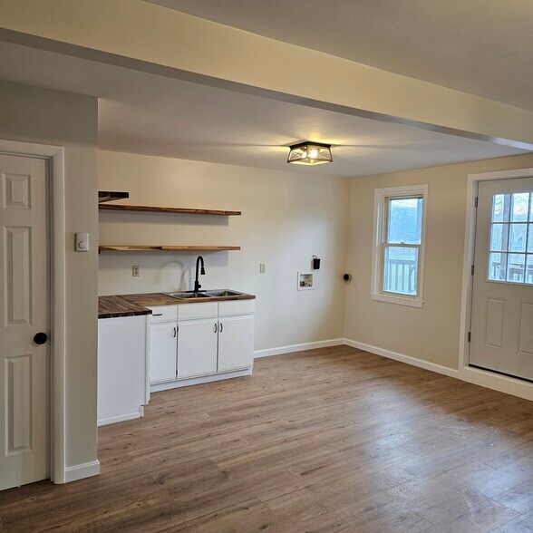 Building Photo - 43 W Main St