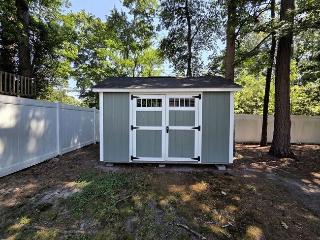 Building Photo - Traditional brick ranch in highly desirable West End of Henrico County