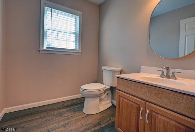 Building Photo - 31 Ashwood Ave