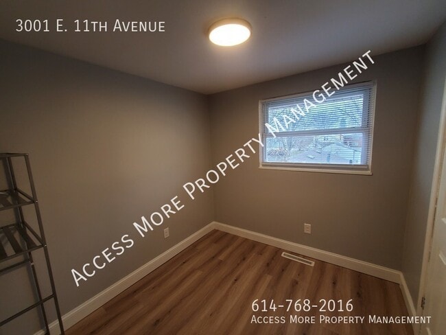 Building Photo - 3 BEDROOM TOWNHOME END UNIT