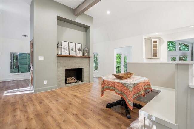 Building Photo - 439 Barbara Ln