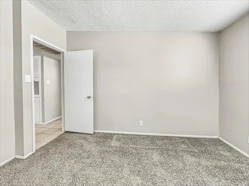 Building Photo - 8831 W Northview Ave