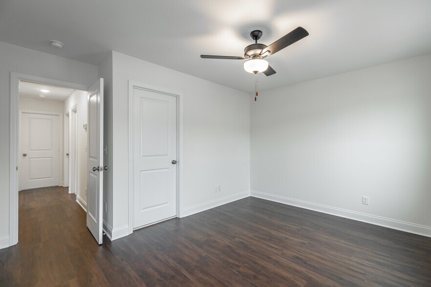 Building Photo - 5547 Stream Ln