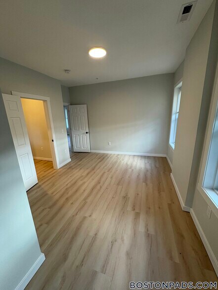 Building Photo - 26 Woodland St