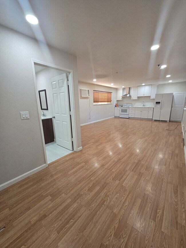 Building Photo - 2055 6th St