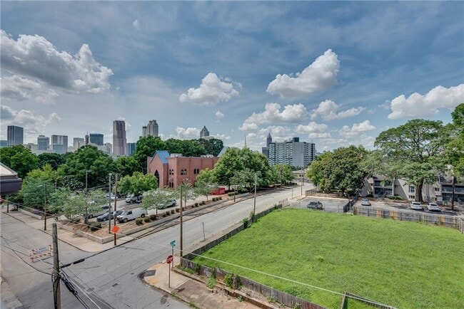 Building Photo - 415 Gartrell St SE