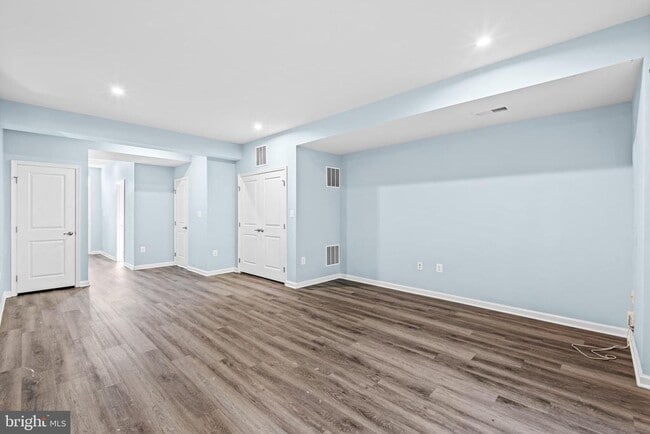 Building Photo - 720 River Crest Way