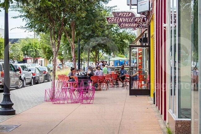 Building Photo - 5712 Hudson St