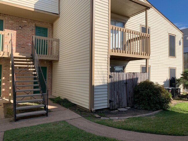 Building Photo - 2200 Cypress Landing Rd