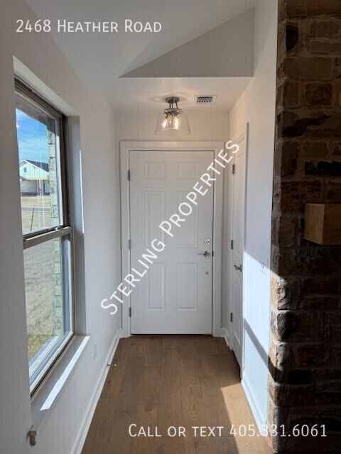 Building Photo - 2468 Heather Rd