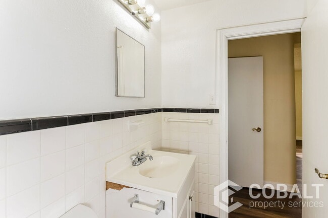 Building Photo - 1982 Rockledge Rd NE