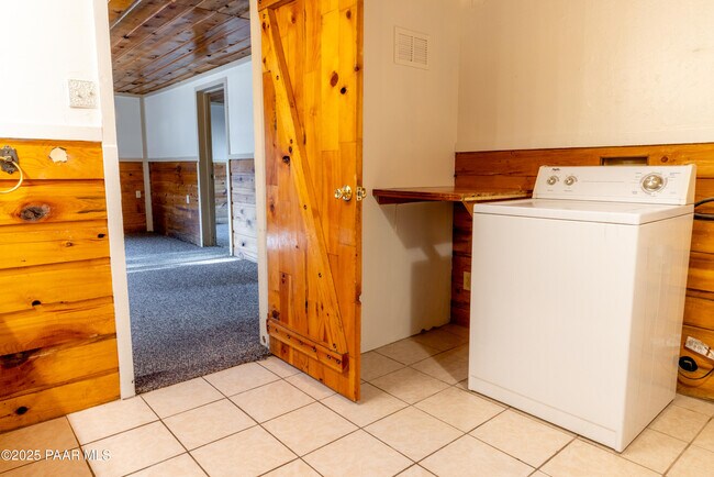 Building Photo - 3225 N Starlight Dr