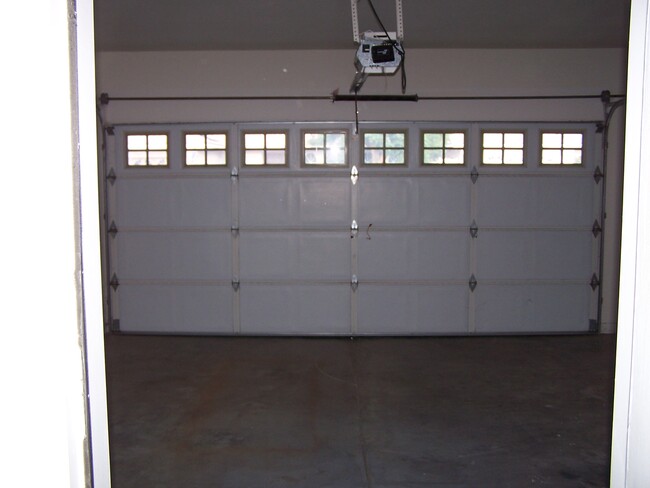 Garage - 44425 Kings Canyon Ln