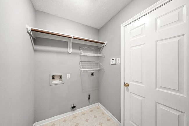 Building Photo - 15851 Jamie Lee Dr