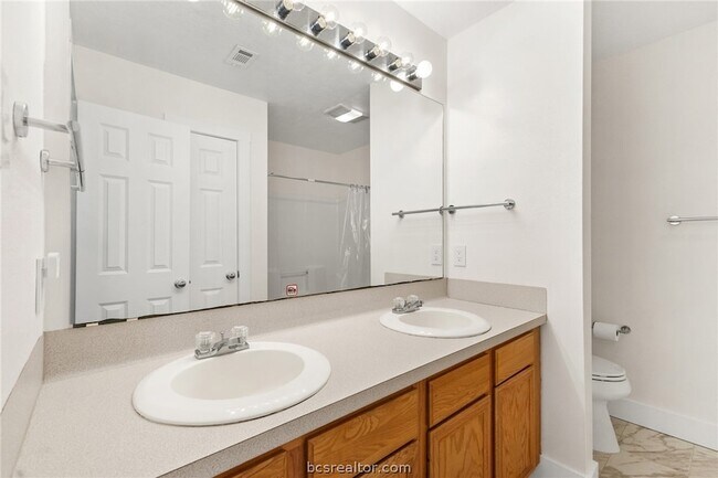 Building Photo - 2419 Brittain Ct