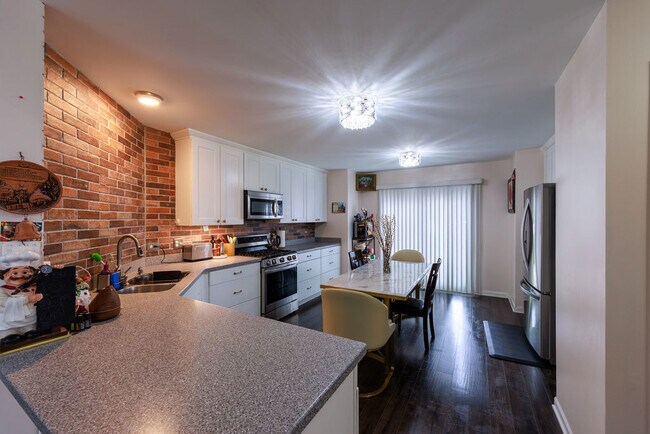 Building Photo - 25037 Brett St