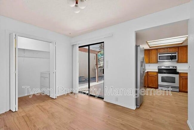 Building Photo - 10713 Towne Park Dr NE