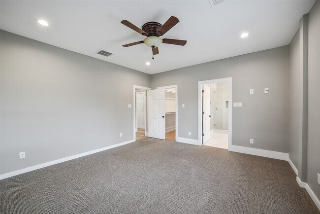 Building Photo - 1025 Arizona Dr