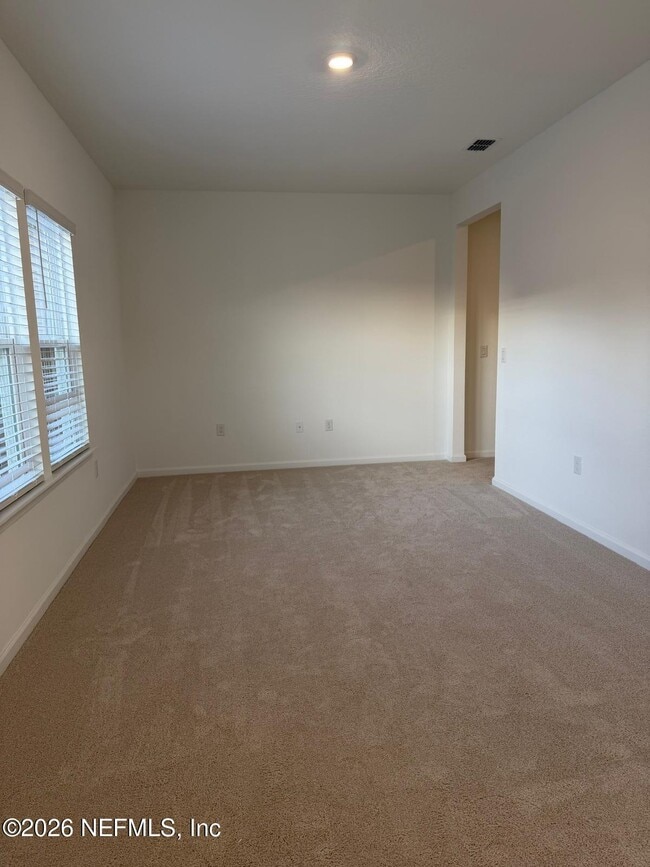 Building Photo - 624 Farmfield Dr