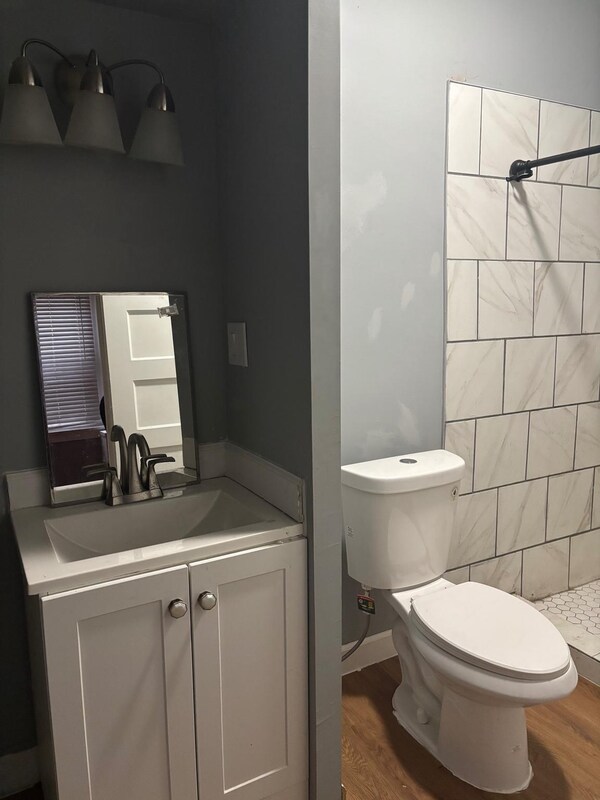 Building Photo - 649 W State St