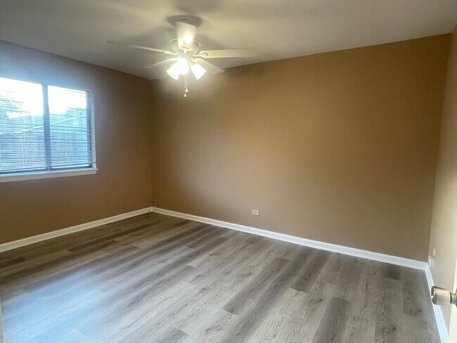 Building Photo - 3258 W 184th St