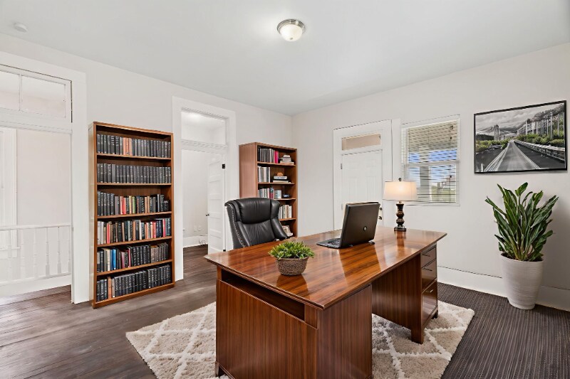 Building Photo - 620 N Flores St